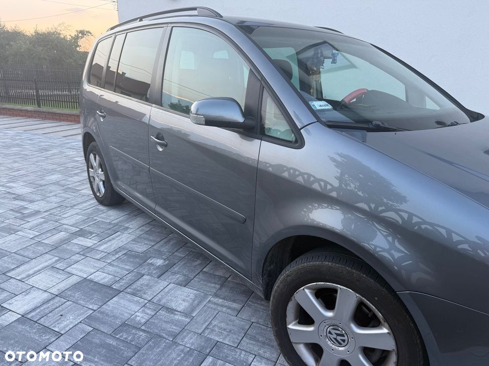 Volkswagen Touran 2.0 TDI Highline - 10