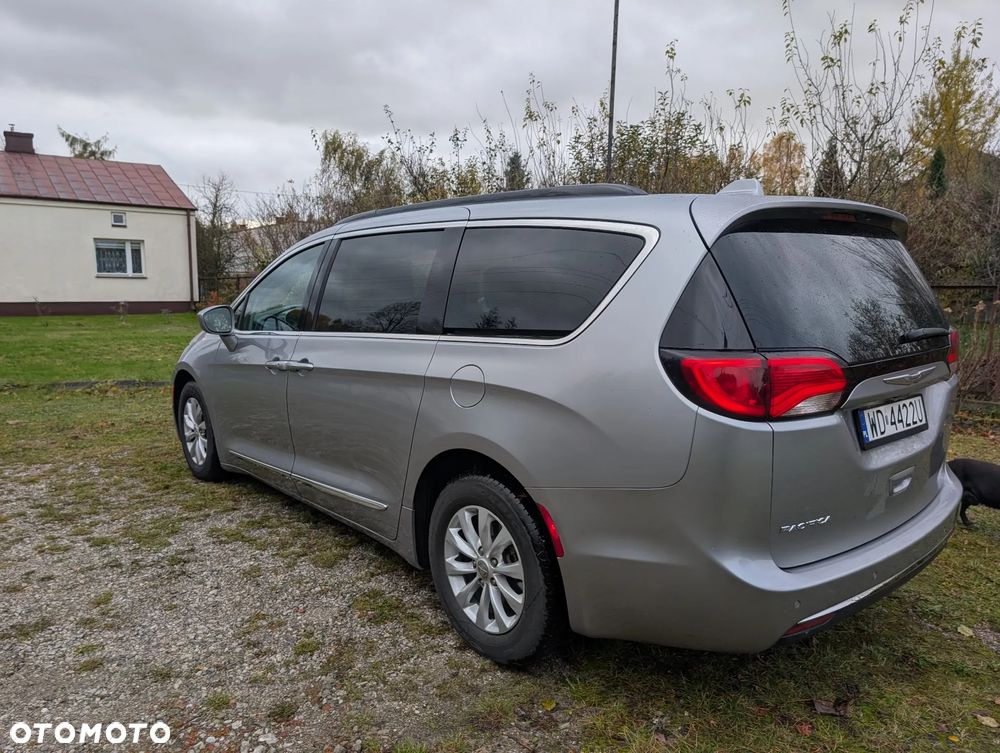 Chrysler Pacifica - 7