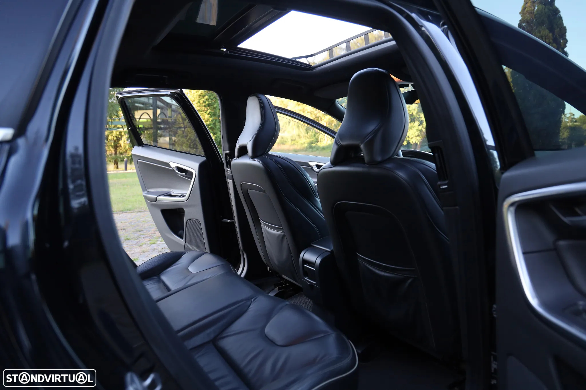 Volvo XC 60 2.0 D4 R-Design Geartronic - 21
