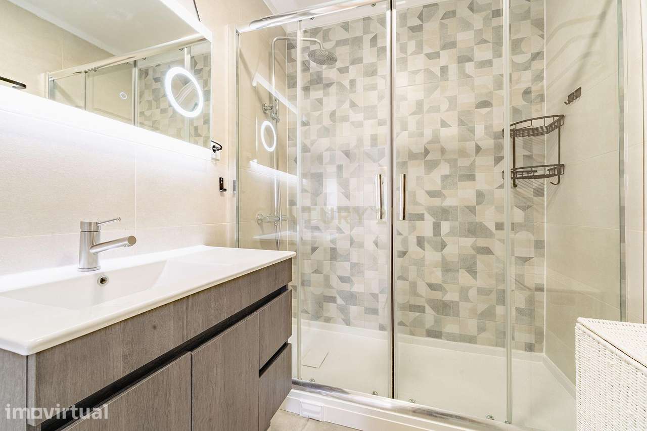 Apartamento T2 Remodelado na Torre da Marinha - Grande imagem: 2/36