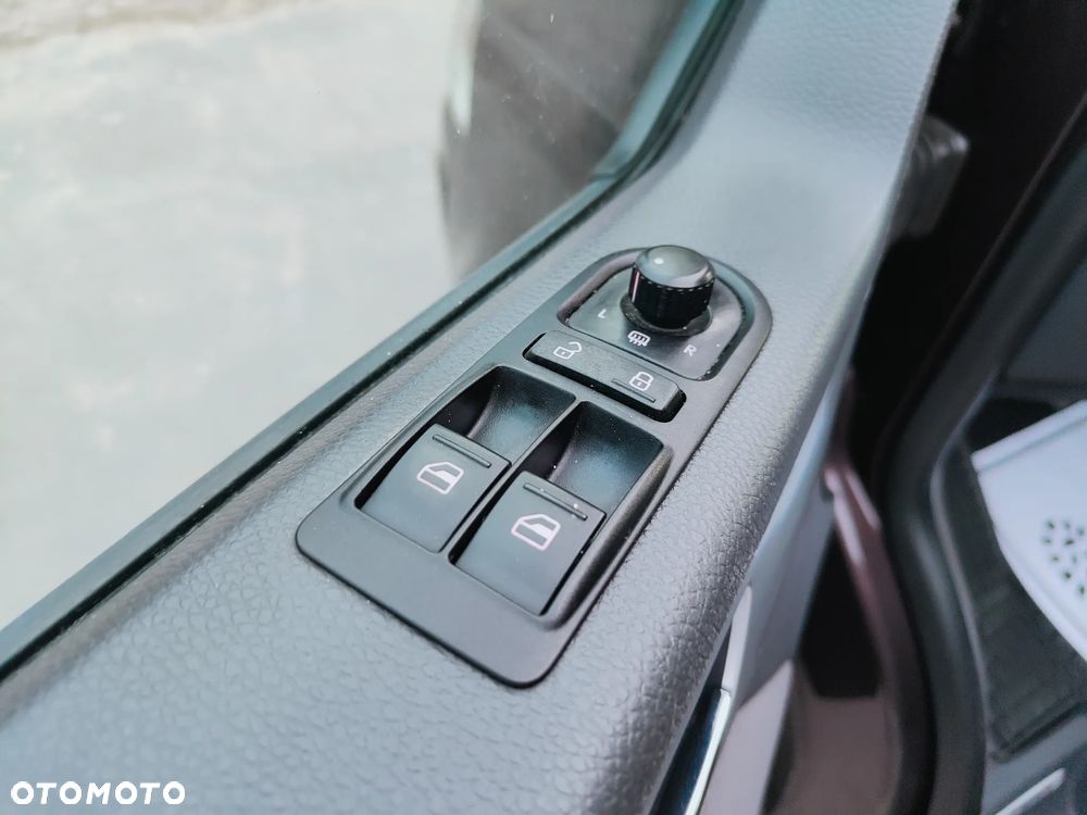 Volkswagen Multivan - 32