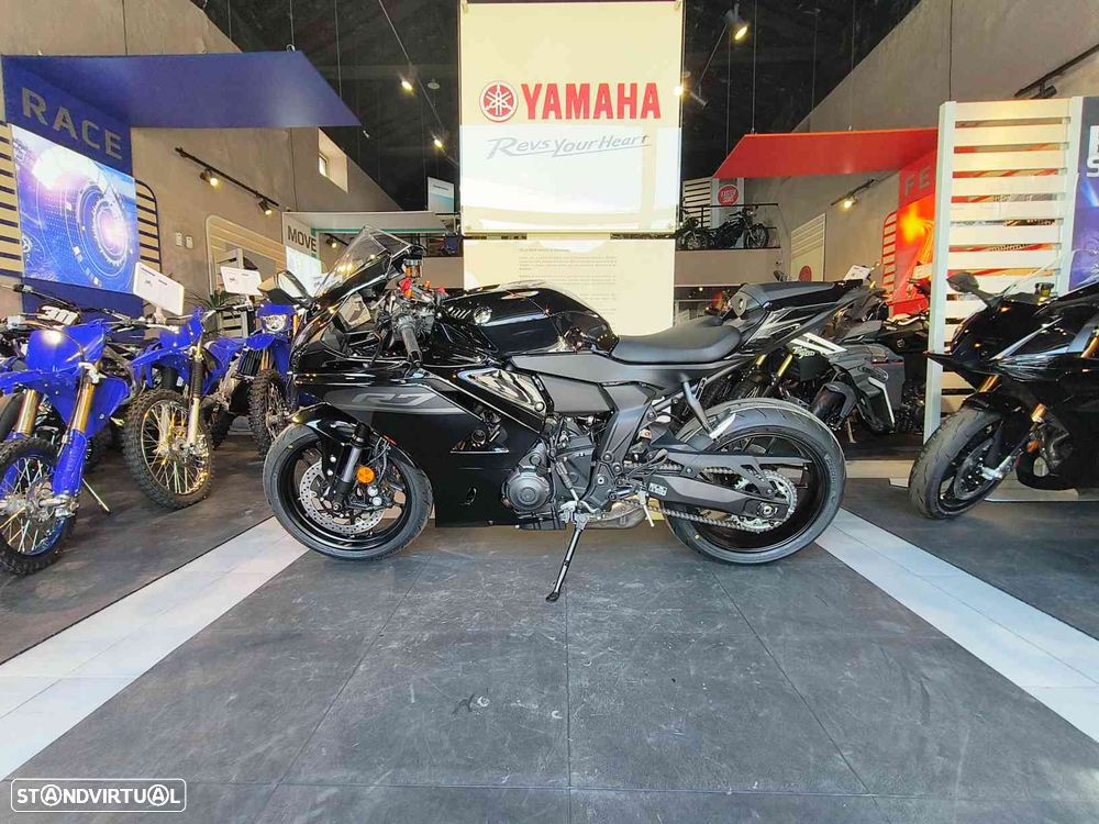 Yamaha YZF R7 - 7