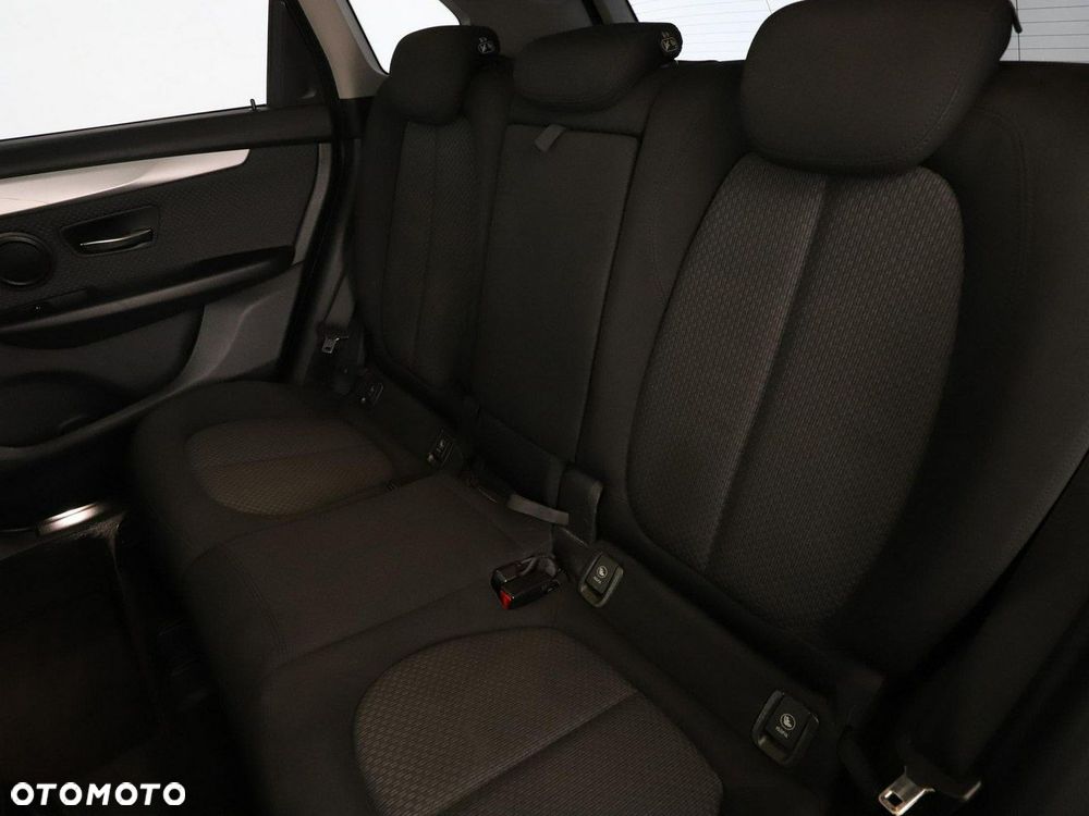 BMW Seria 2 218d - 17