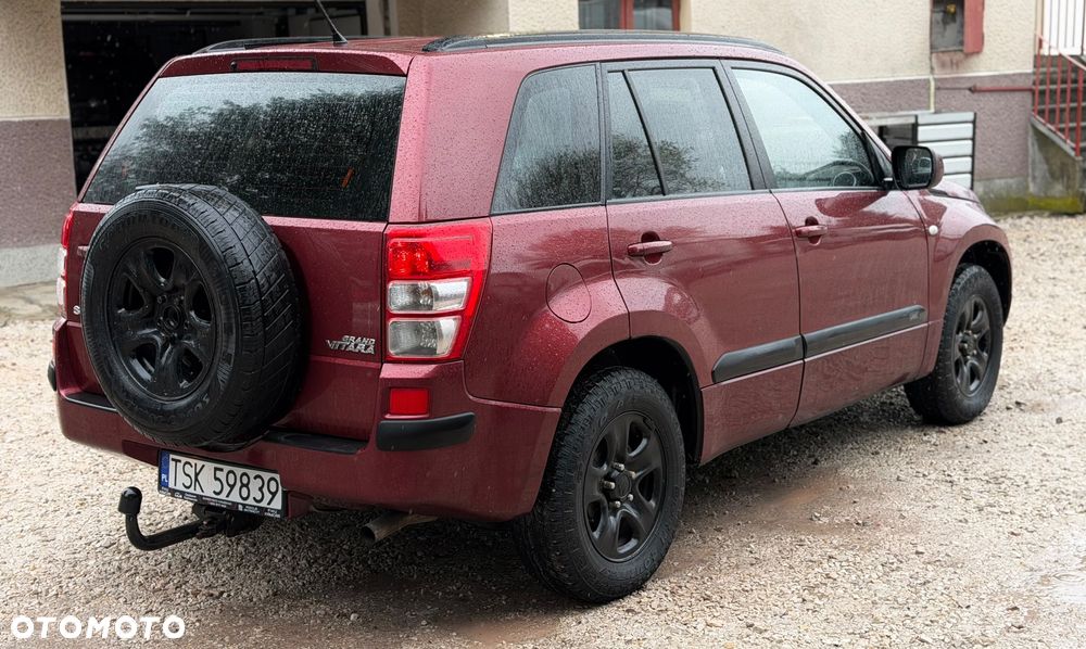 Suzuki Grand Vitara 2.0 Comfort + - 6