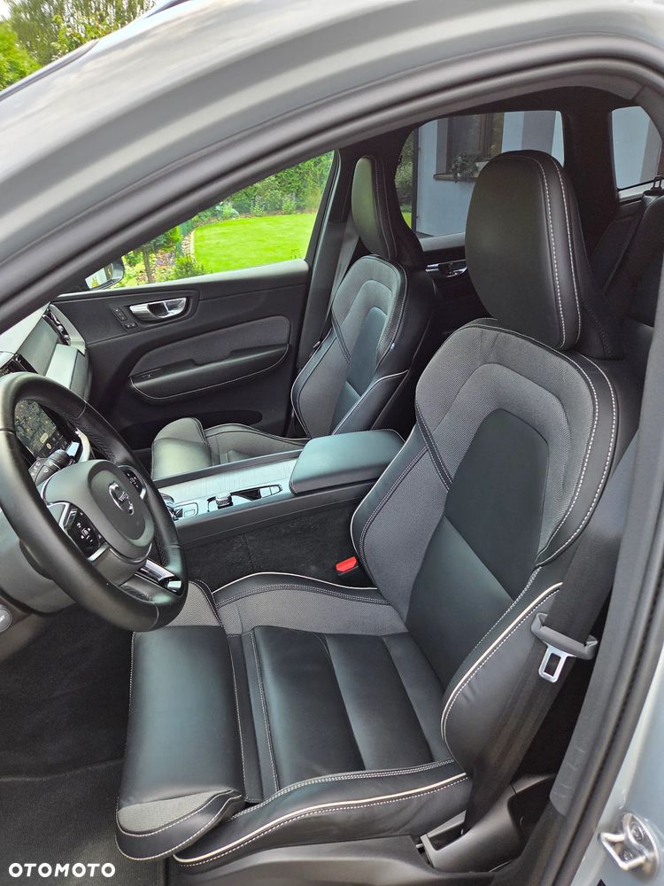 Volvo XC 60 B4 B Plus Dark - 8