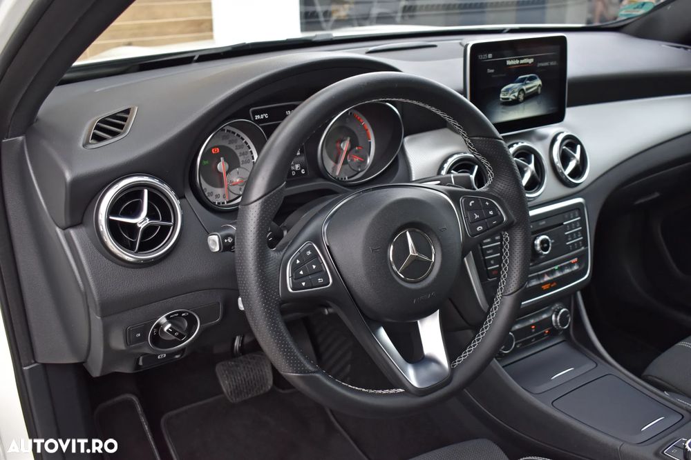 Mercedes-Benz GLA 200 7G-DCT Urban - 11