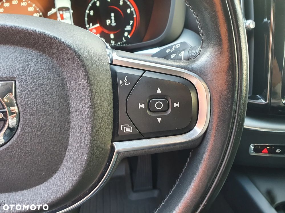 Volvo XC 60 B4 B Geartronic Momentum Pro - 22