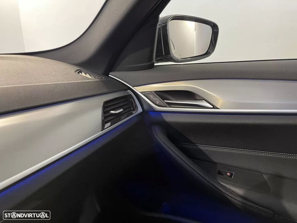 BMW 520 d Pack Desportivo M Auto - 33