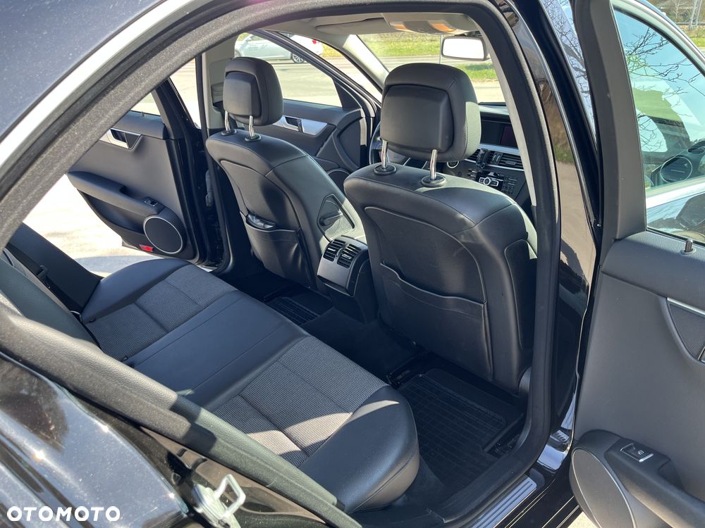 Mercedes-Benz Klasa C 180 CGI BlueEff Avantgarde - 13