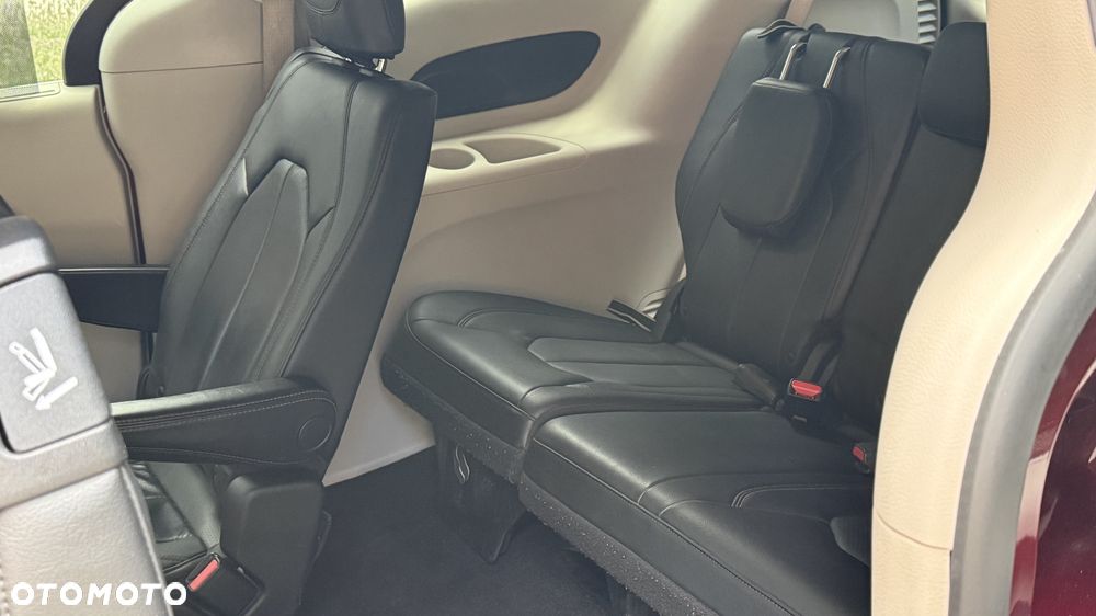 Chrysler Pacifica - 31