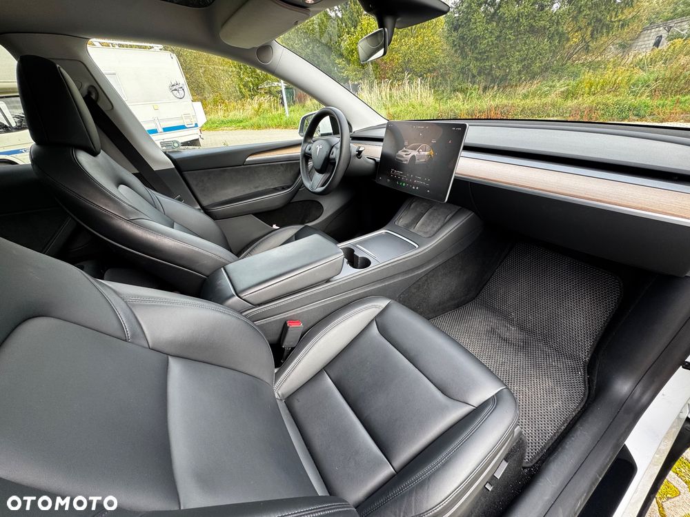Tesla Model Y Performance AWD - 18
