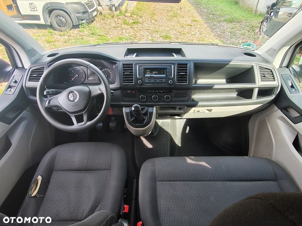 Volkswagen Caravelle - 11