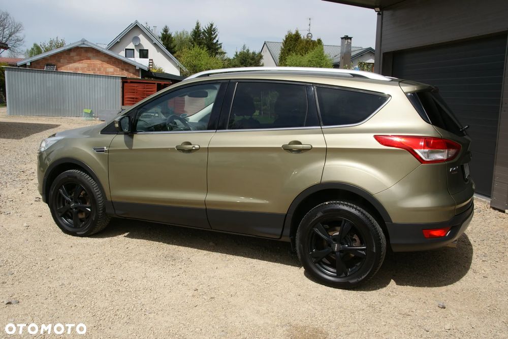 Ford Kuga 2.0 TDCi 2x4 Titanium - 4