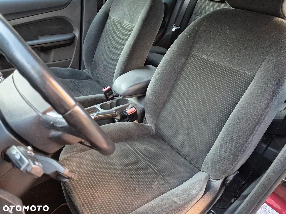 Ford Focus 1.6 16V Ghia - 17