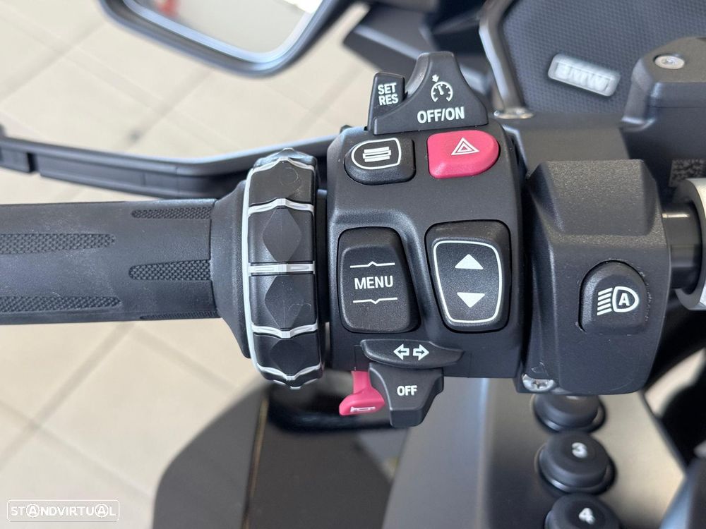 BMW R 1300 RT TRIPLE BLACK - 8