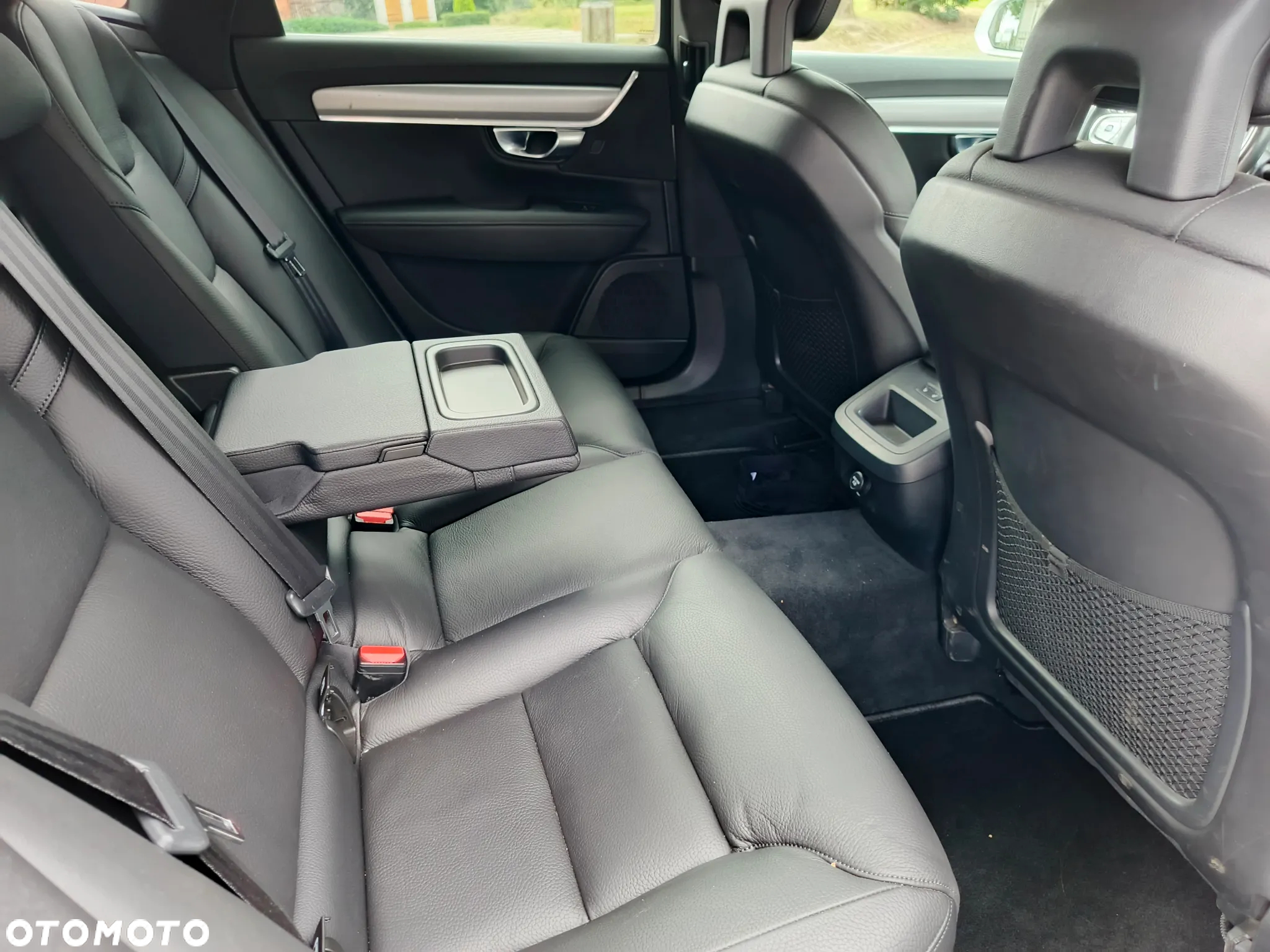 Volvo V90 D5 AWD Momentum - 29