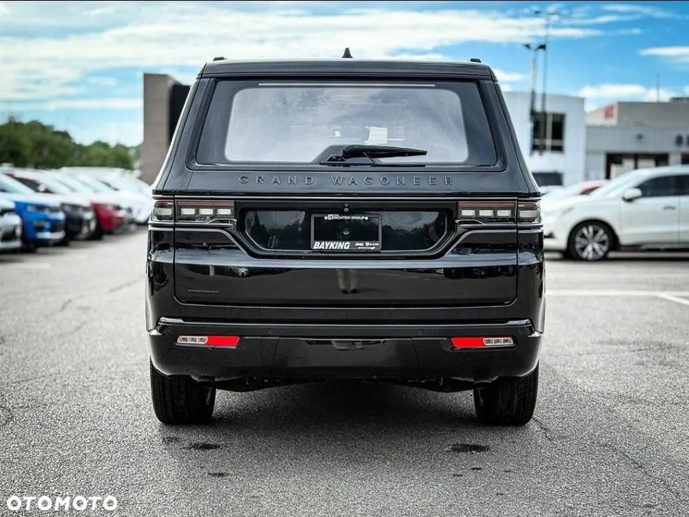 Jeep Wagoneer - 8