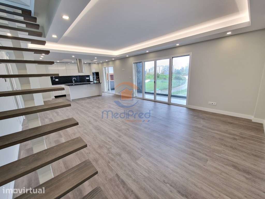 Apartamento T2 DUPLEX em Construção com 2 Varandas e BOX | Odivelas - Grande imagem: 2/57