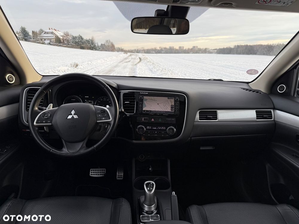 Mitsubishi Outlander 2.0 4WD Top - 9