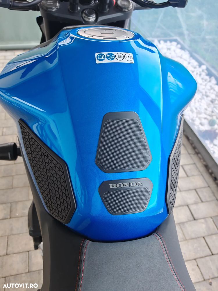 Honda CB 750 Hornet - 8