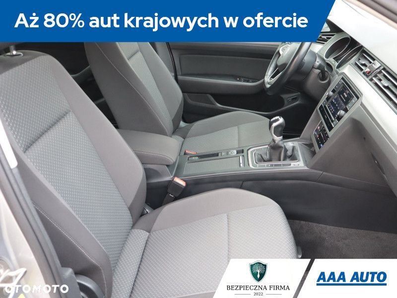 Volkswagen Passat - 10