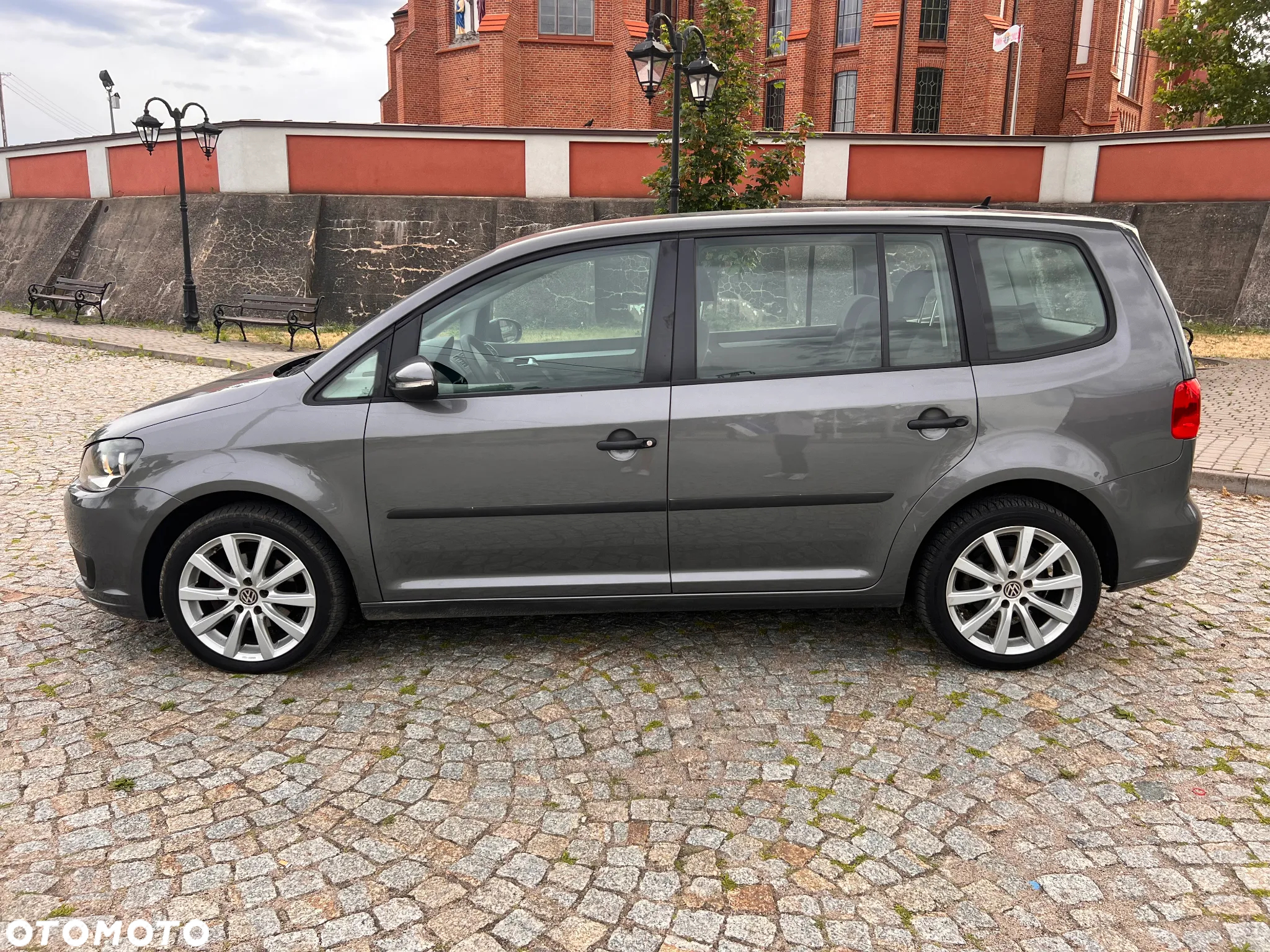 Volkswagen Touran 1.6 TDI DPF Highline - 22