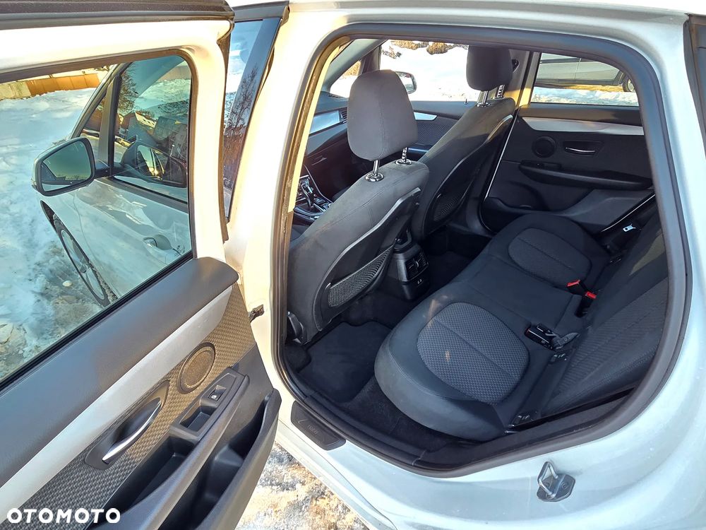 BMW Seria 2 218d - 12