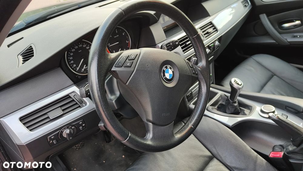 BMW Seria 5 520d - 37