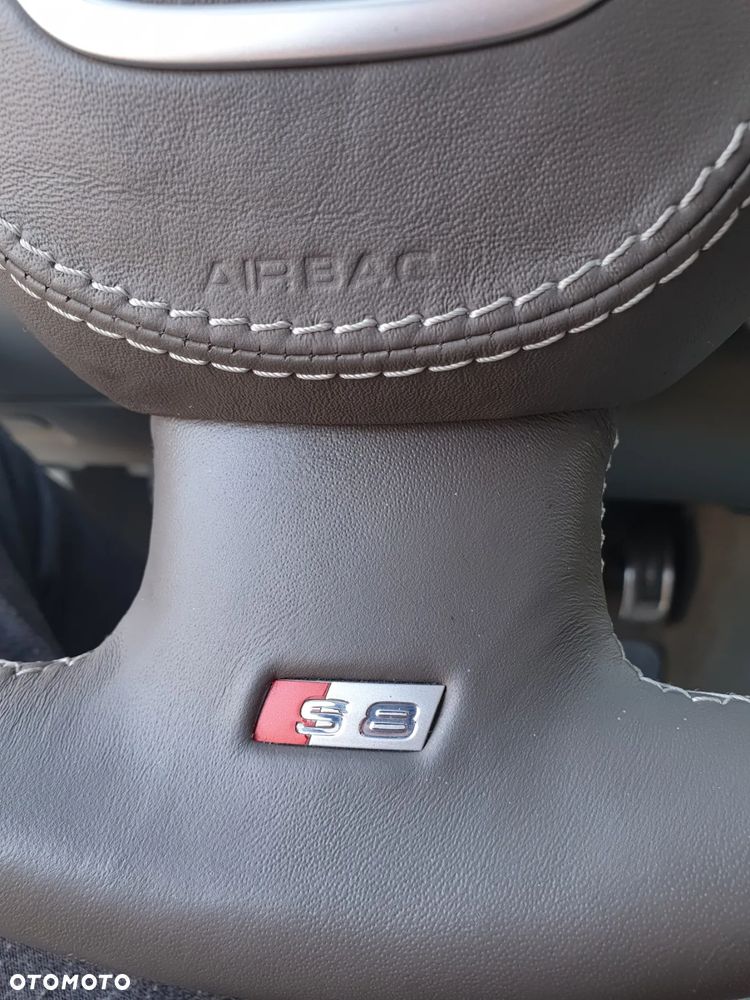 Audi A8 - 12