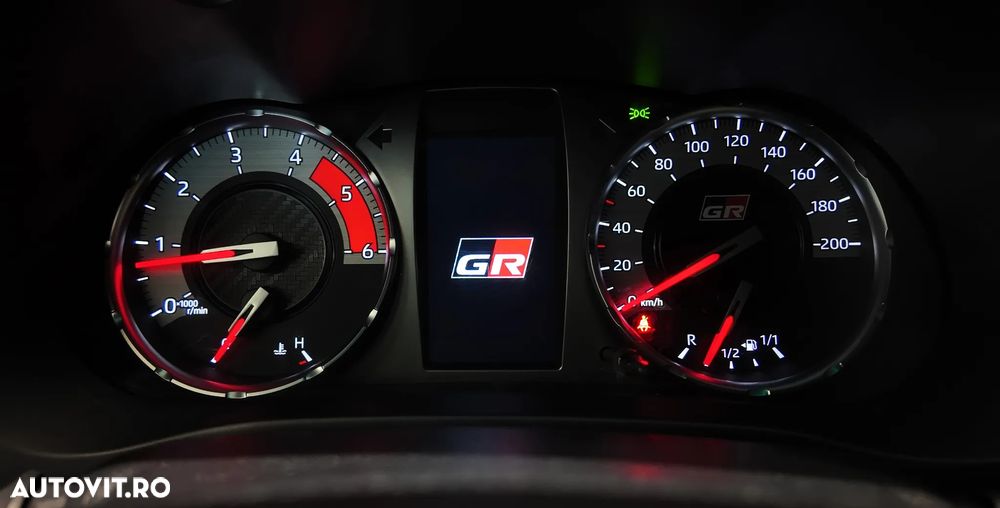 Toyota Hilux 2.8D 204CP 4x4 Double Cab AT GR Sport II - 25