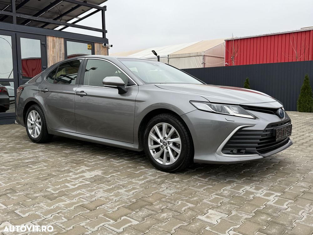 Toyota Camry Luxury - 1