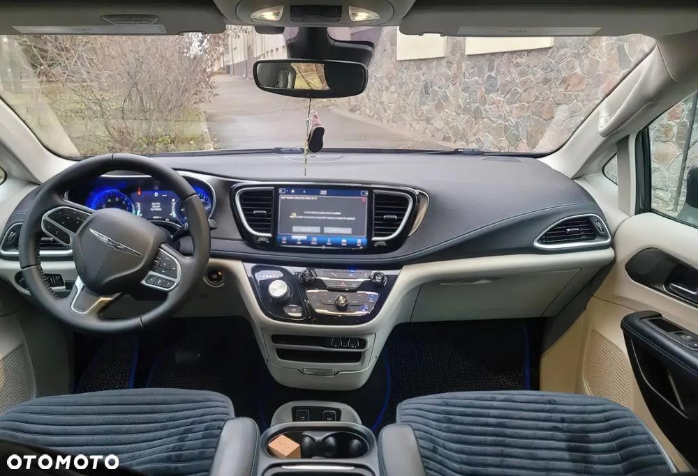 Chrysler Pacifica - 8