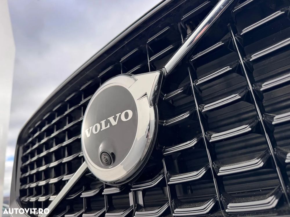 Volvo XC 60 B5 MHEV AT8 AWD Momentum Pro - 10