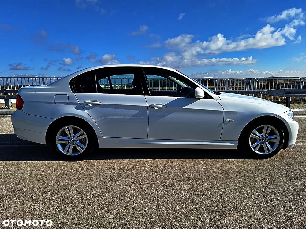BMW Seria 3 318i - 11