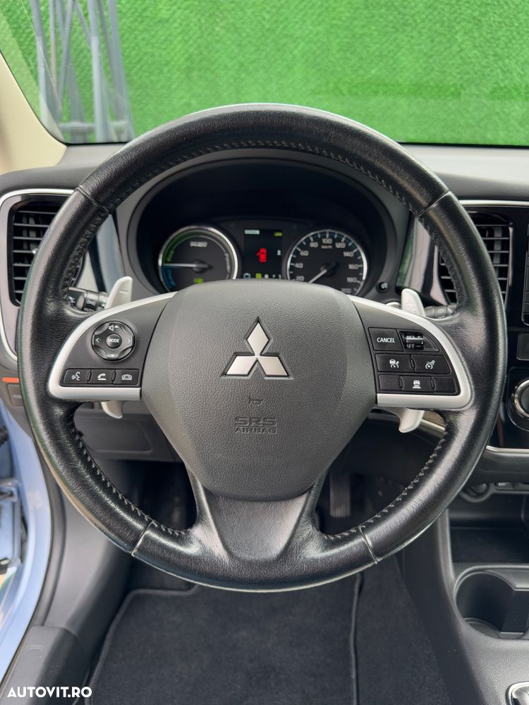 Mitsubishi Outlander 2.0 4WD Top - 17