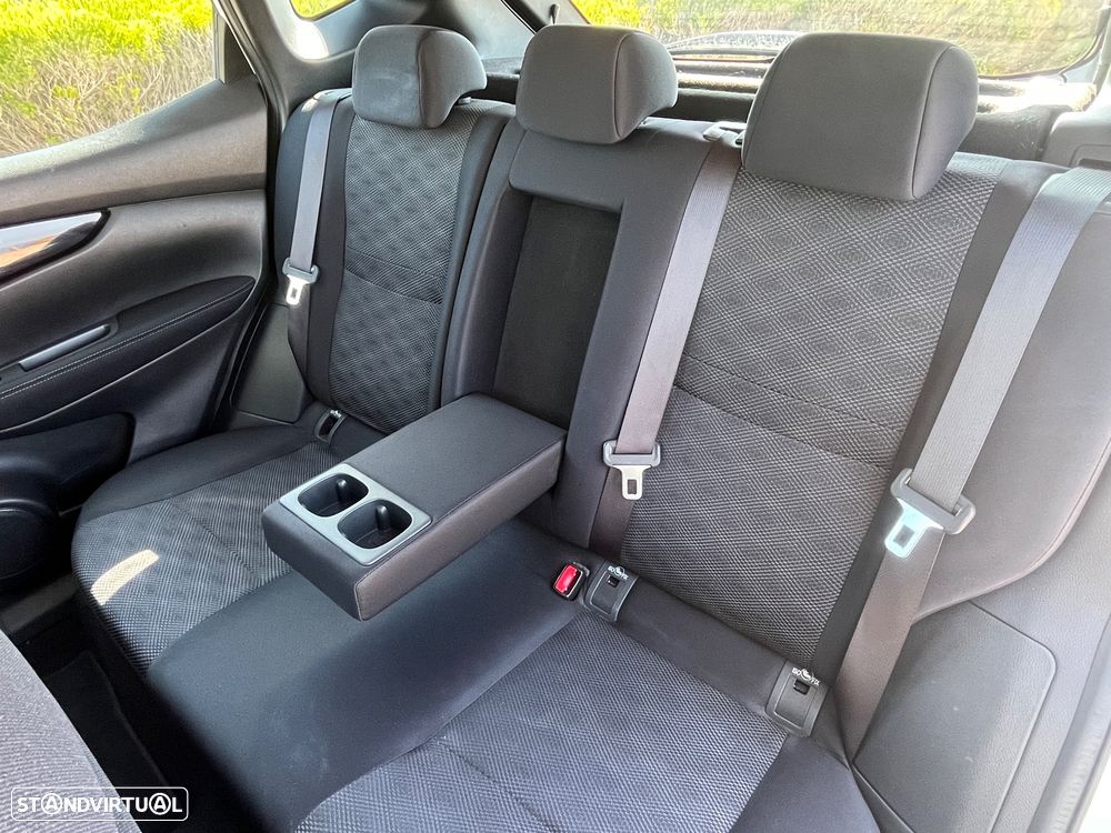 Nissan Qashqai 1.6 dCi Xtronic ACENTA - 12