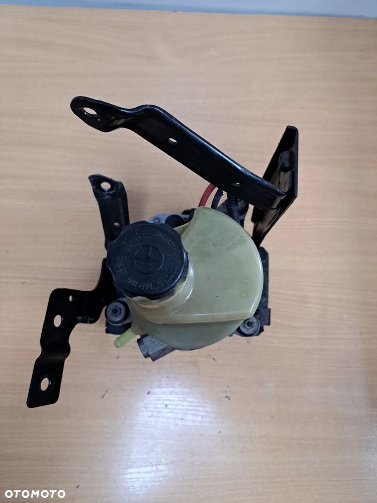 VOLVO V50 S40 C30 POMPA WSPOMAGANIA 5N513K514AE / 31200780 - 3