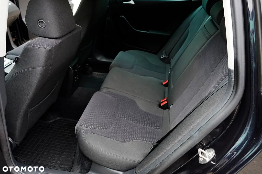 Volkswagen Passat - 16
