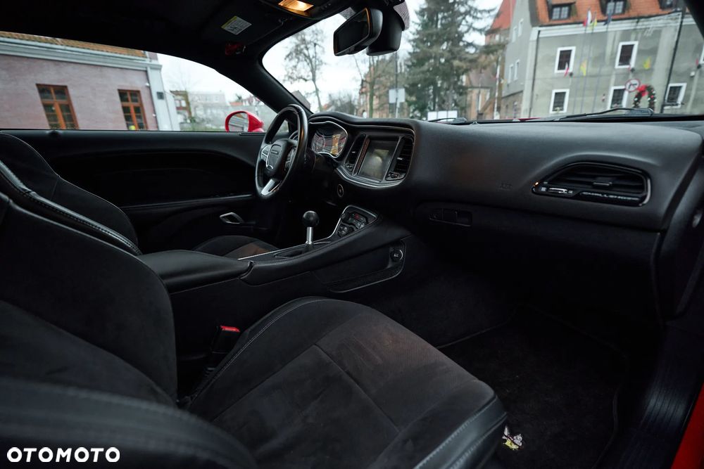 Dodge Challenger - 16