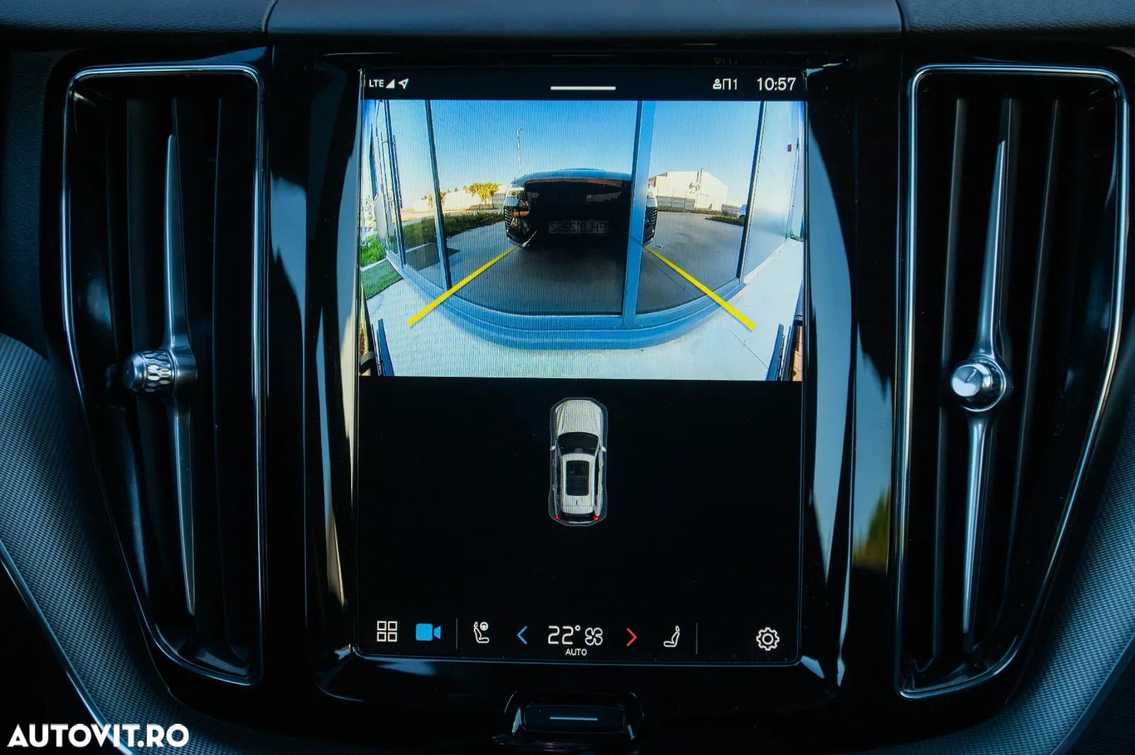 Volvo XC 60 B5 B AWD Plus Black Edition - 36