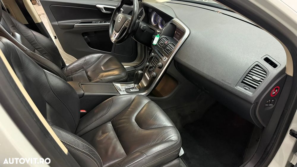 Volvo XC 60 D5 AWD Aut. RDesign - 8