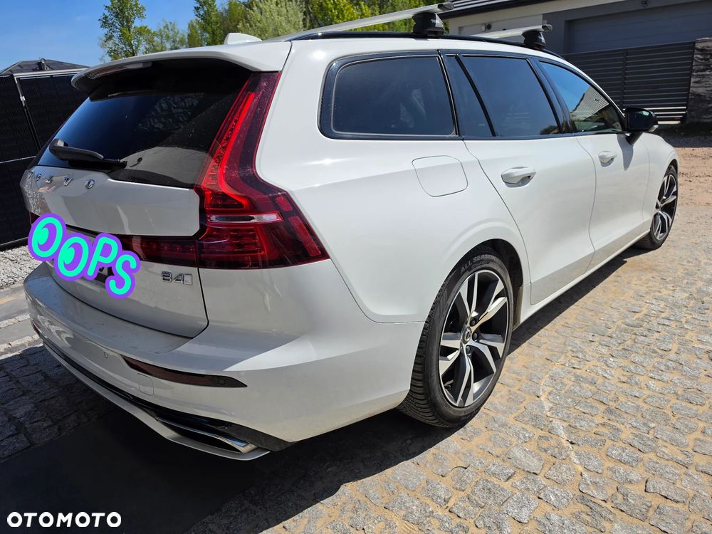 Volvo V60 B4 D R-Design - 3