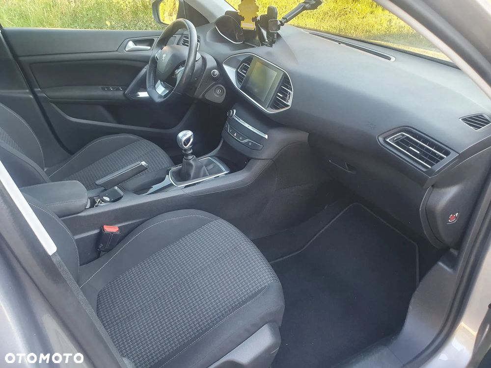 Peugeot 308 1.6 BlueHDi Allure S&S - 27