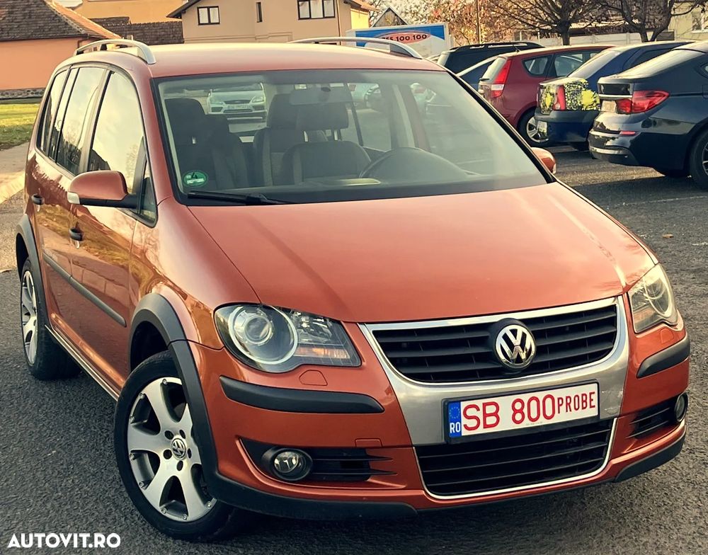 Volkswagen Touran 2.0 TDI DPF Cross - 2