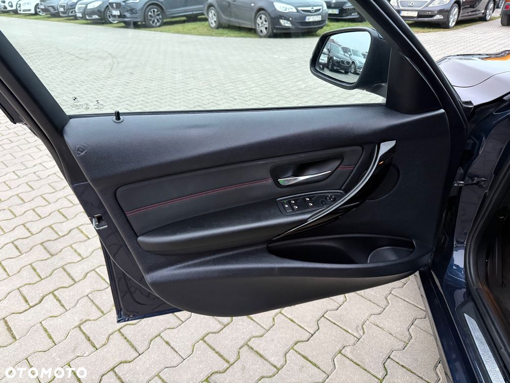 BMW Seria 3 320d DPF Edition Sport - 15