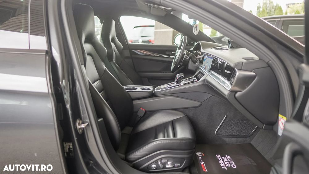 Porsche Panamera 4 E-Hybrid - 31