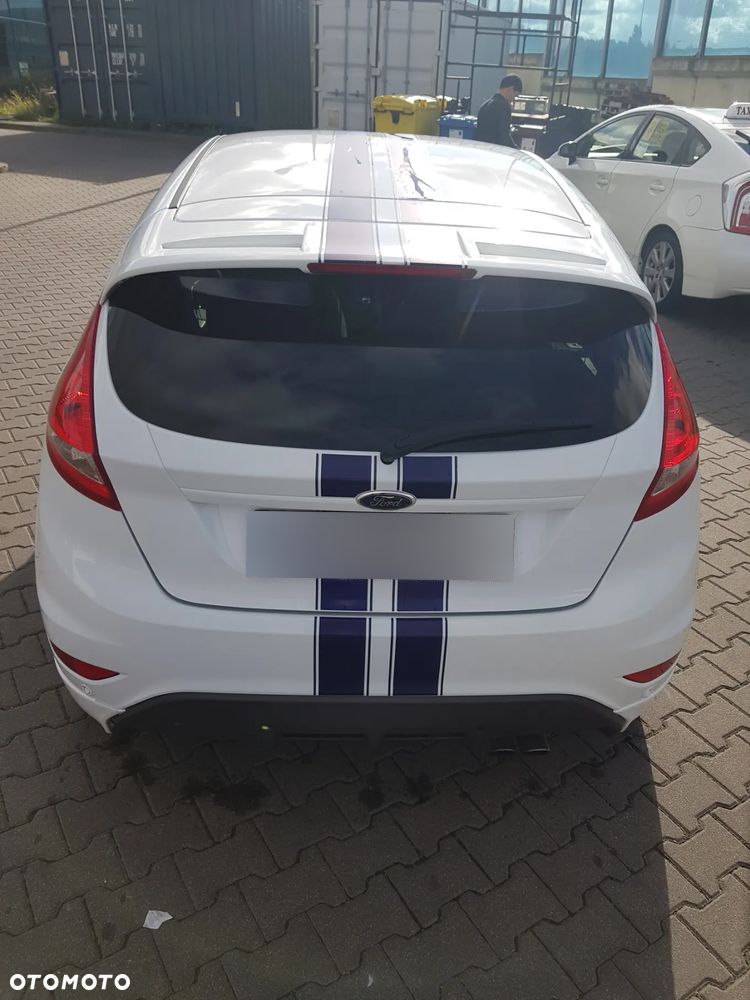 Ford Fiesta - 25