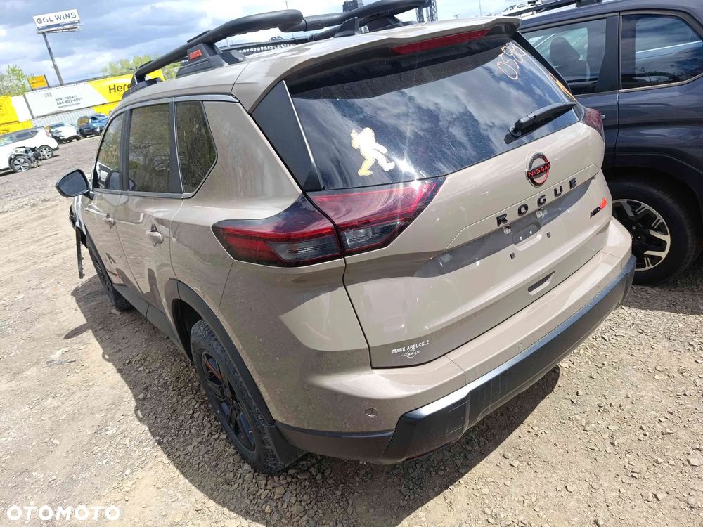 Nissan Rogue - 4