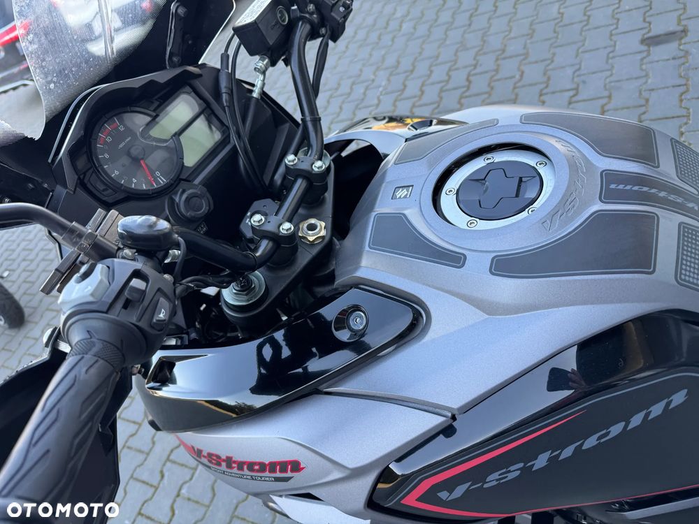 Suzuki V-STROM - 16