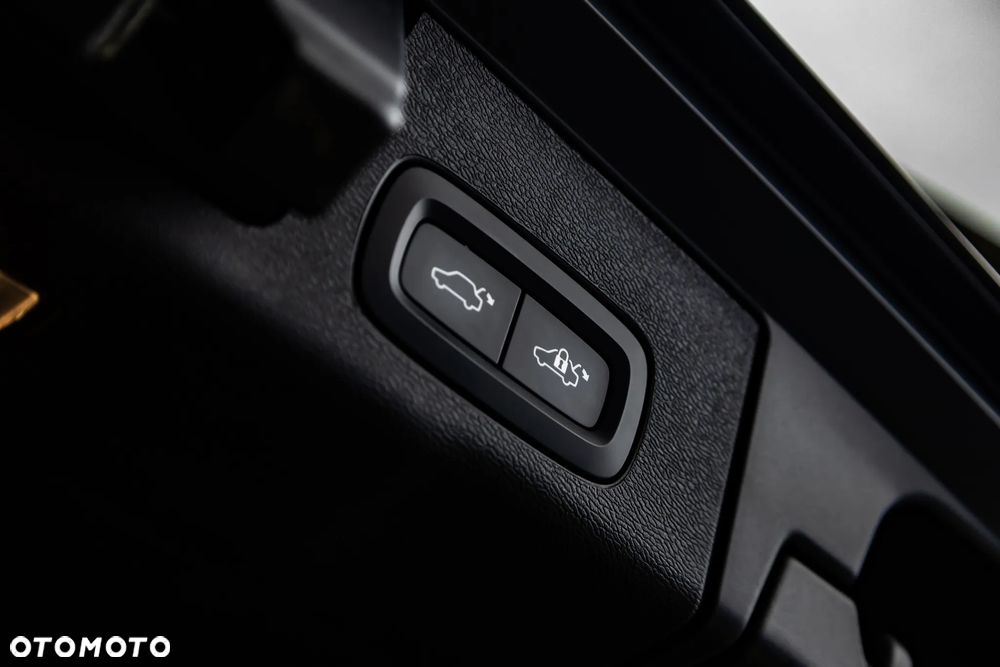 Volvo XC 60 T6 Plug-In Hybrid AWD Plus Bright - 36